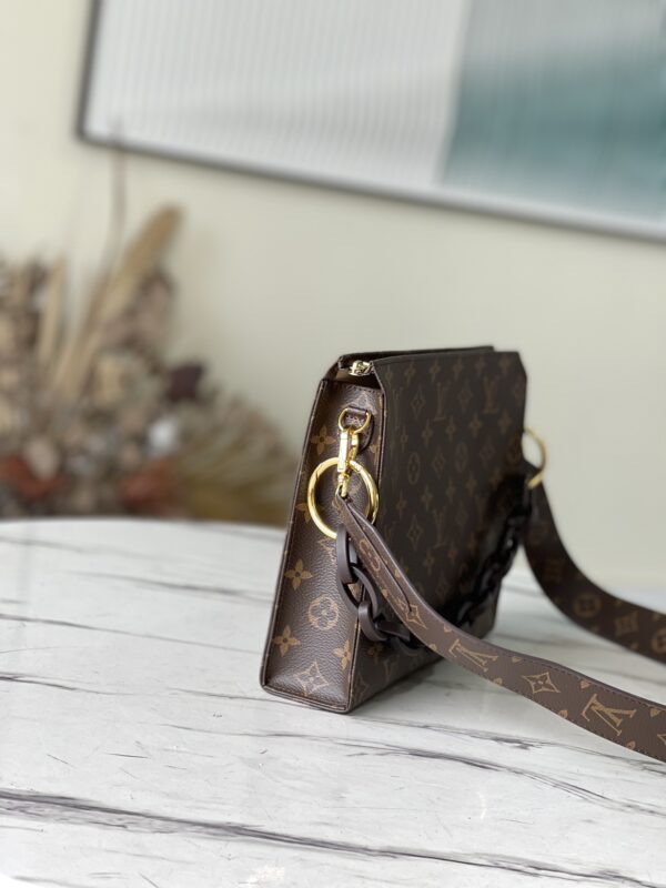 Louis Vuitton  Toiletry Pouch 26 Monogram Bag