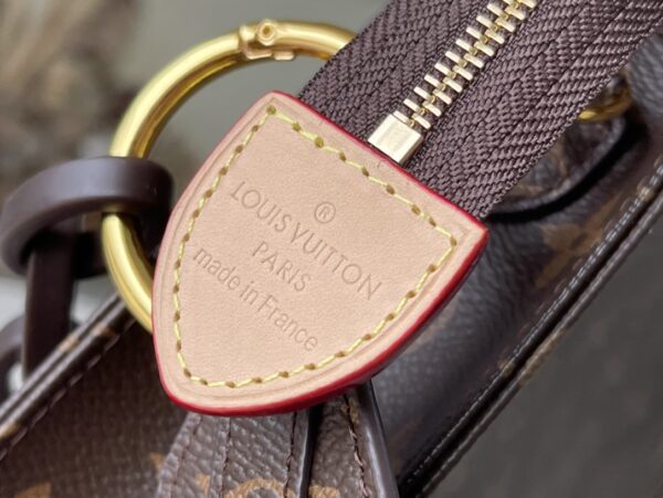 Louis Vuitton  Toiletry Pouch 26 Monogram Bag