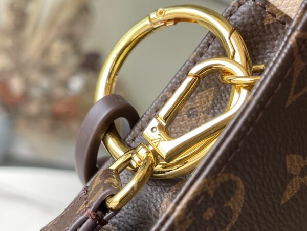 Louis Vuitton  Toiletry Pouch 26 Monogram Bag
