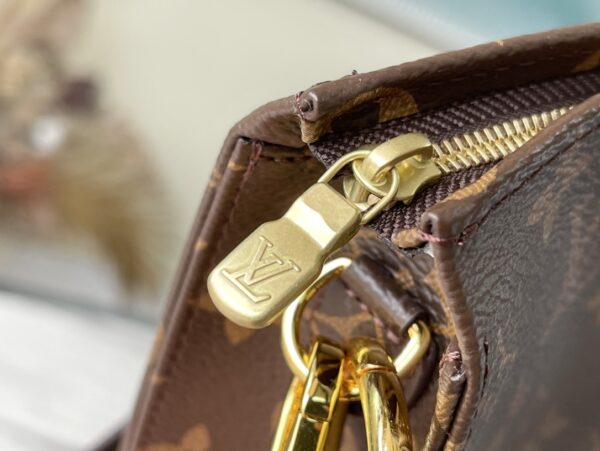 Louis Vuitton  Toiletry Pouch 26 Monogram Bag