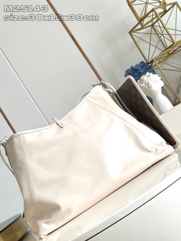 Louis Vuitton CarryAll MM