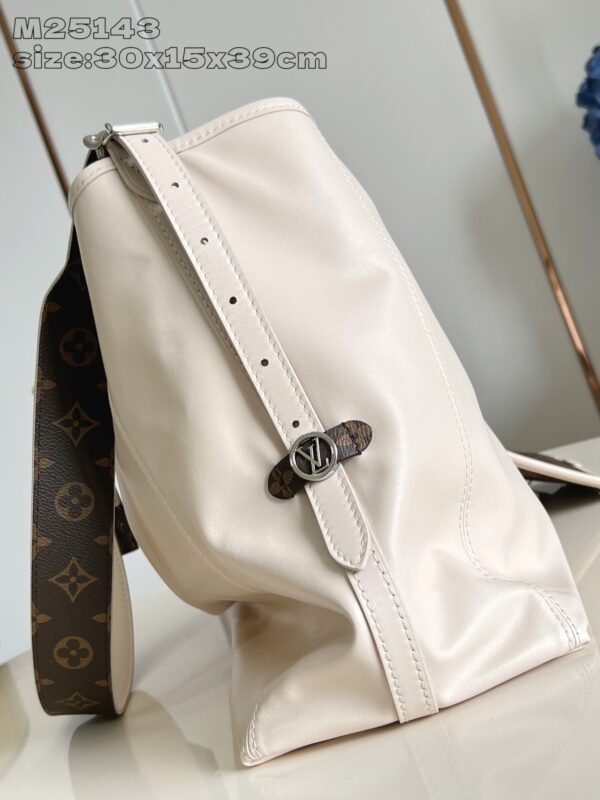 Louis Vuitton CarryAll MM