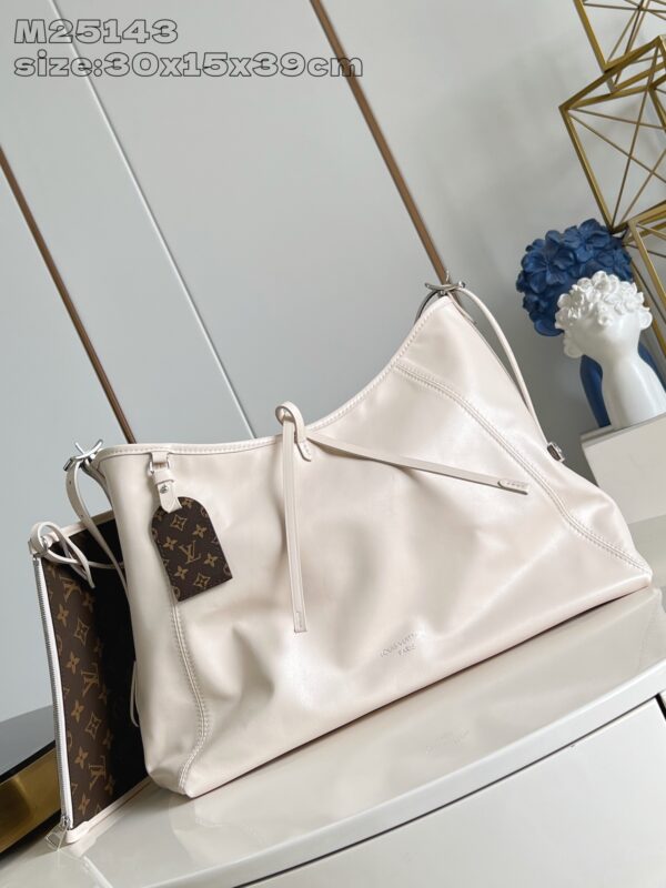 Louis Vuitton CarryAll MM