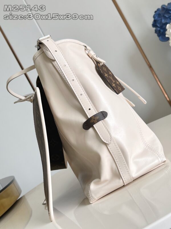 Louis Vuitton CarryAll MM