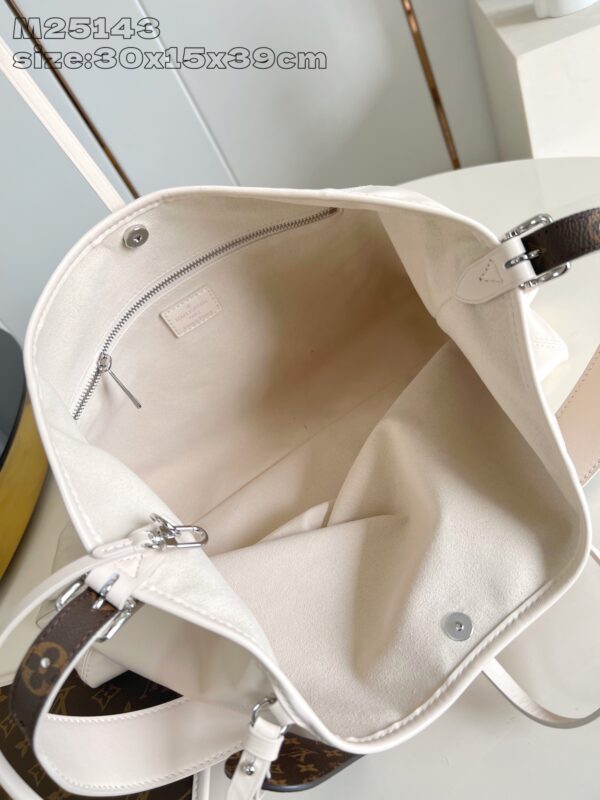 Louis Vuitton CarryAll MM