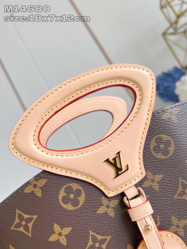 Louis Vuitton	Rivage BB