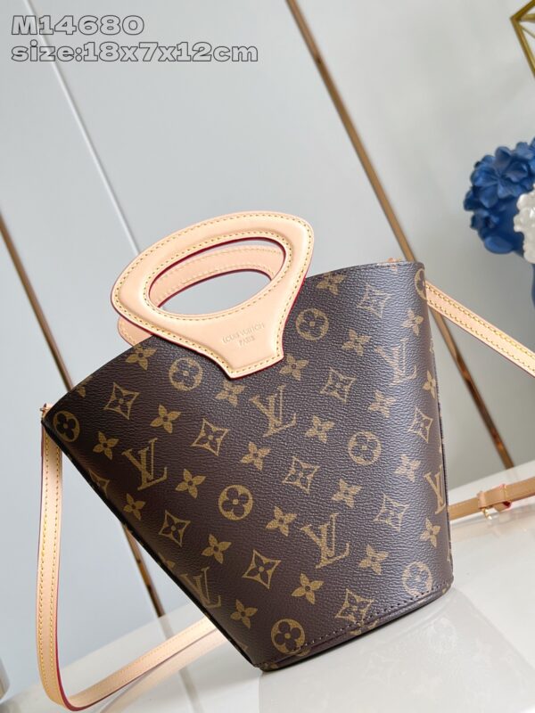 Louis Vuitton	Rivage BB