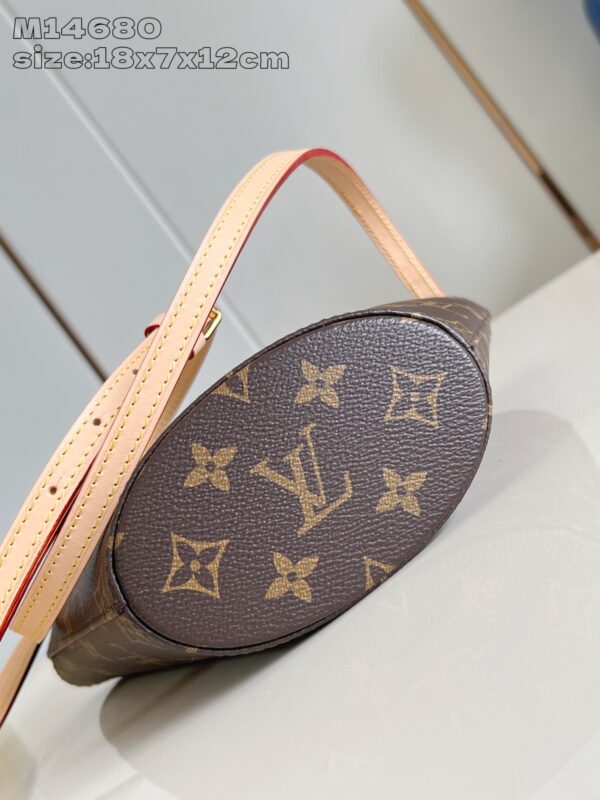 Louis Vuitton	Rivage BB