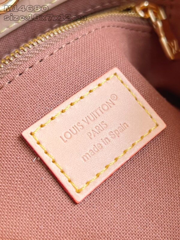 Louis Vuitton	Rivage BB