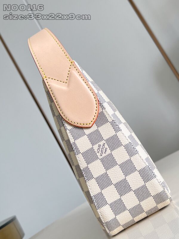 Louis Vuitton 	Slouchy PM