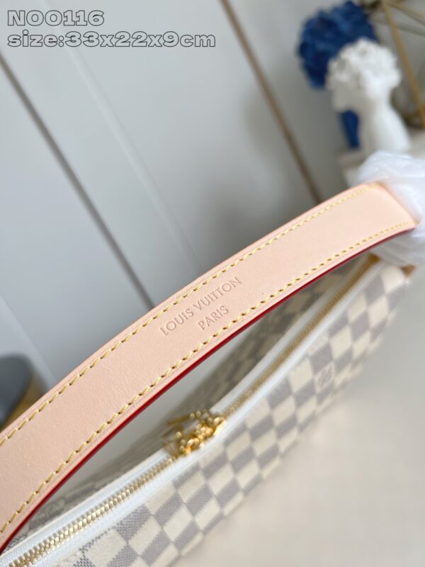 Louis Vuitton 	Slouchy PM
