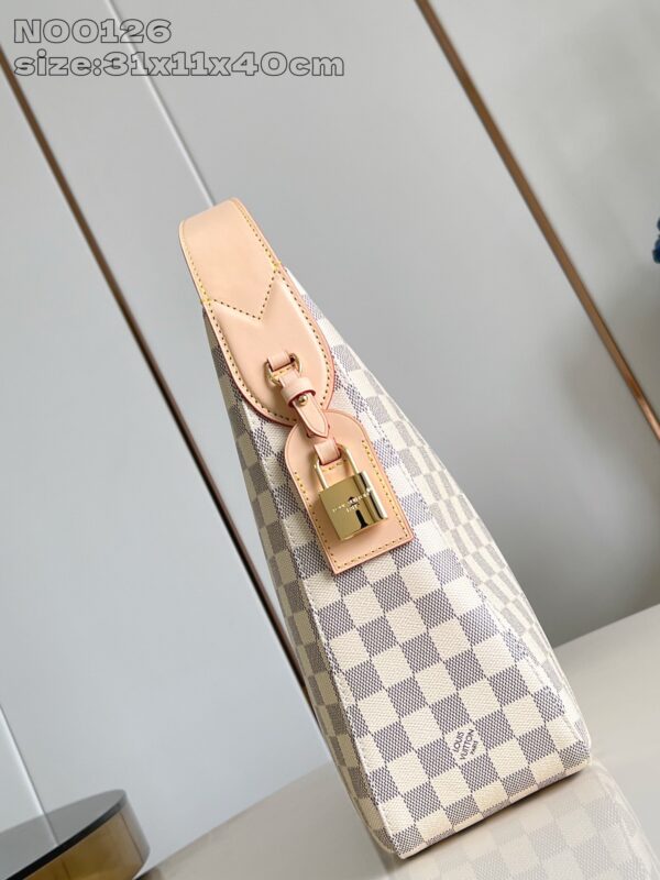 Louis Vuitton	Slouchy MM