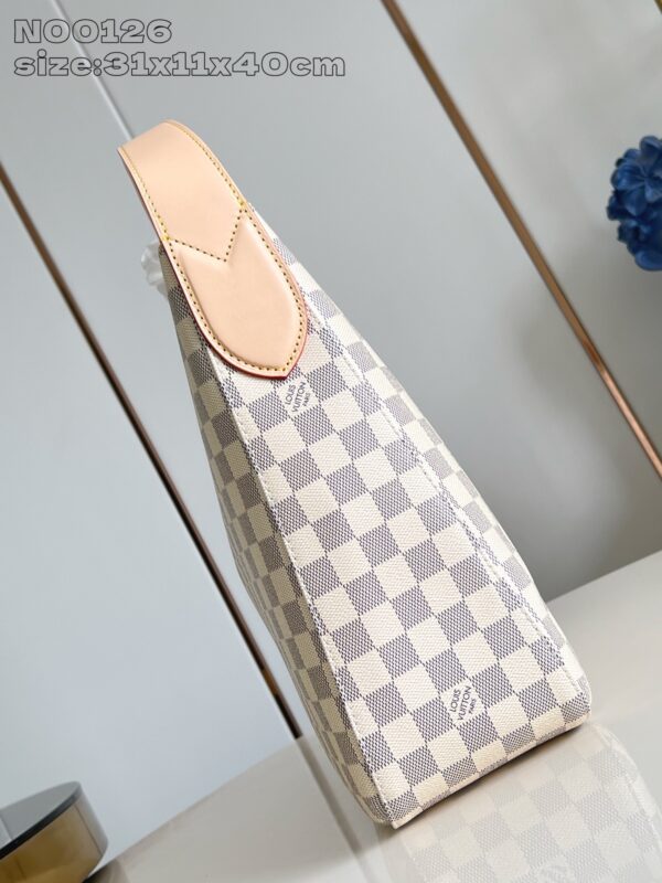 Louis Vuitton	Slouchy MM