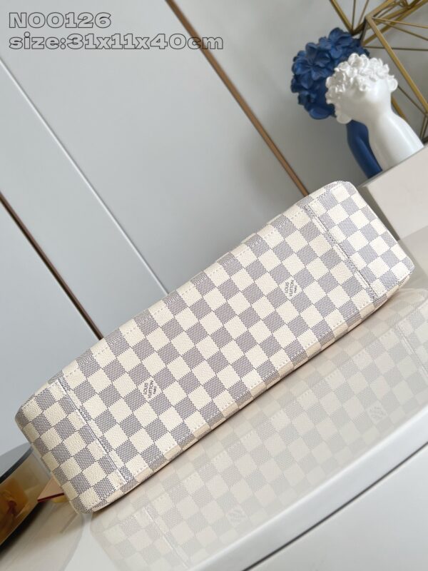 Louis Vuitton	Slouchy MM