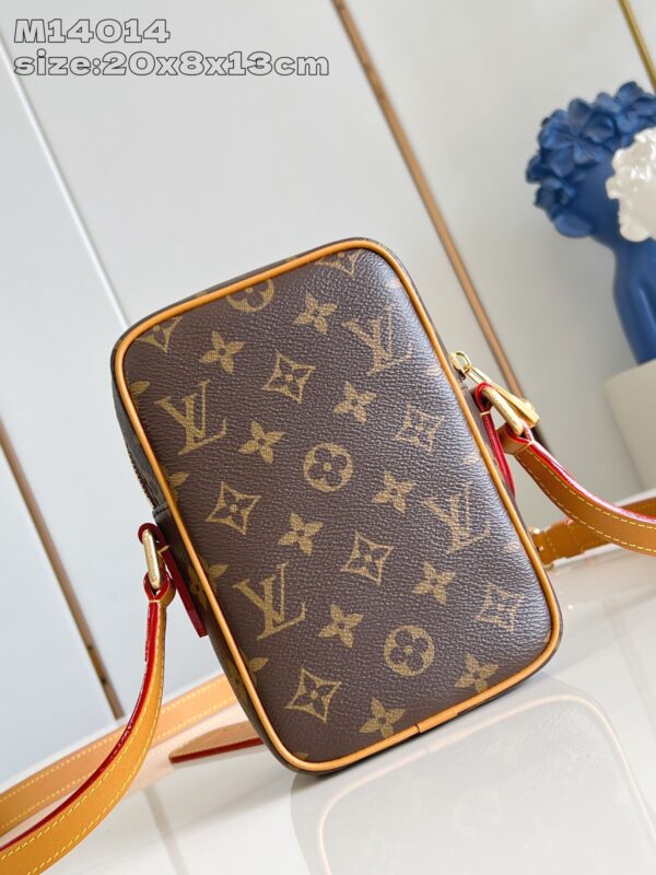 Louis Vuitton	Amazone