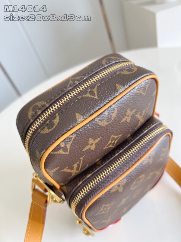 Louis Vuitton	Amazone