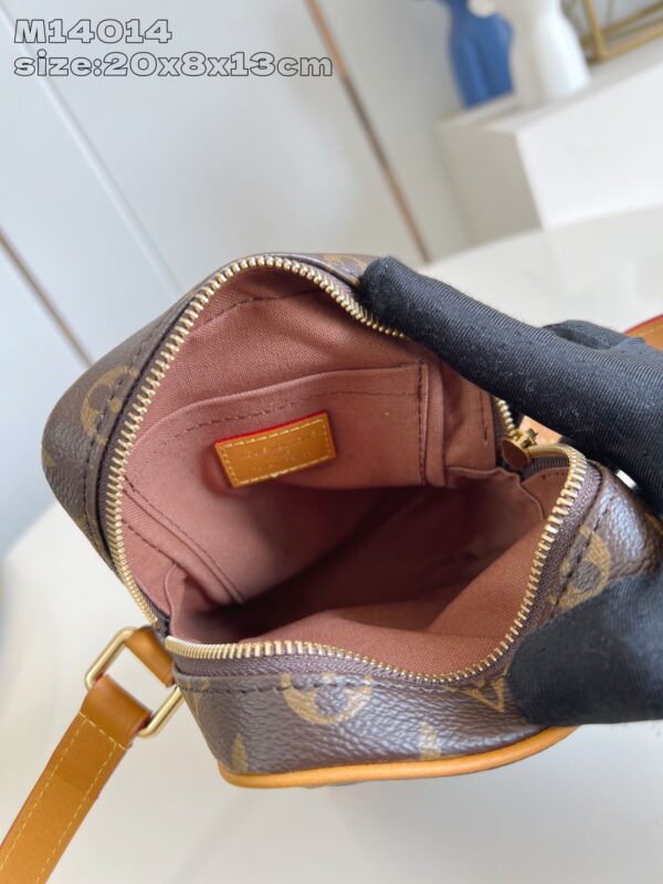 Louis Vuitton	Amazone