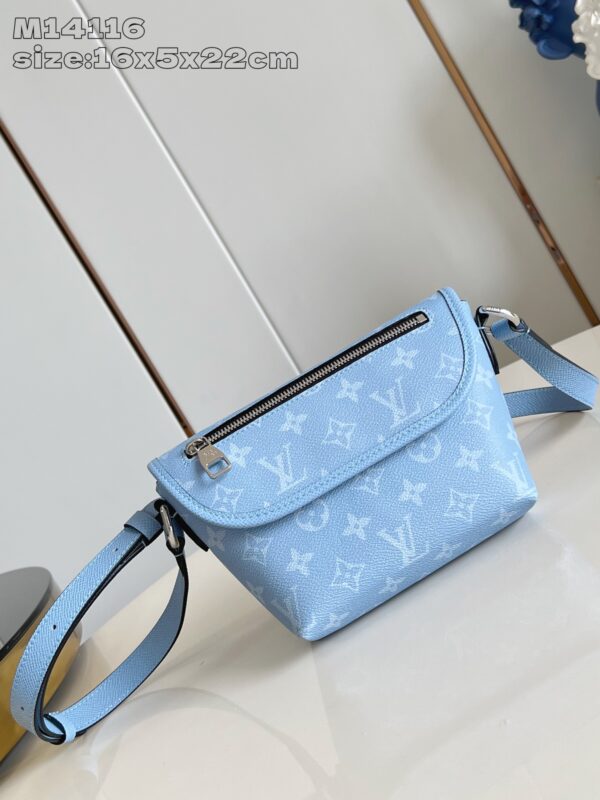 Louis Vuitton	Pulse Wearable Wallet