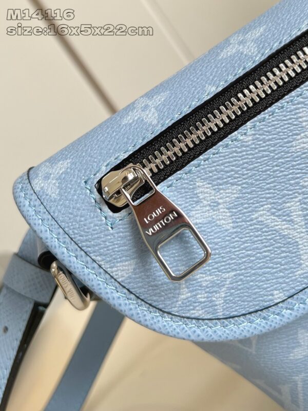 Louis Vuitton	Pulse Wearable Wallet