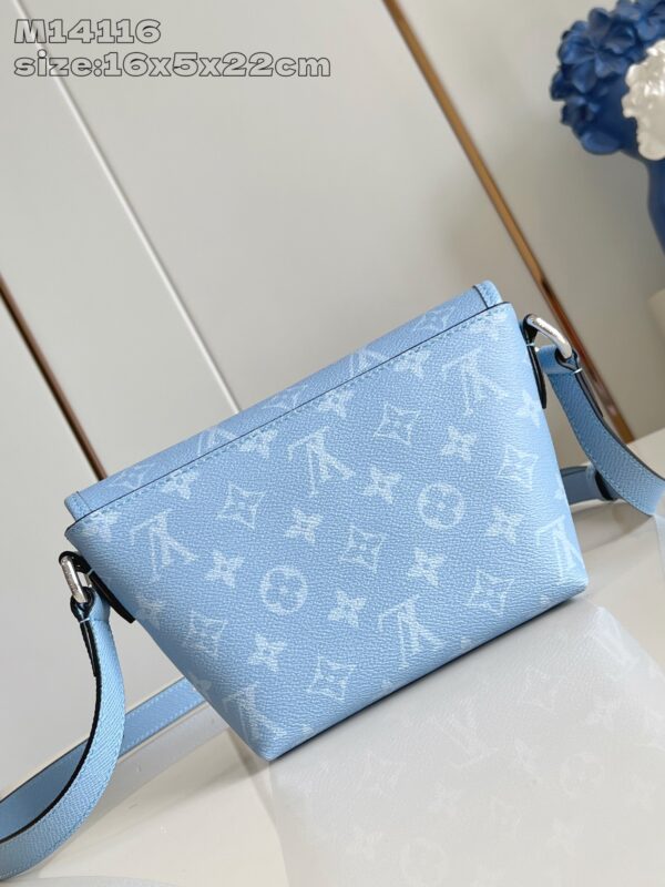 Louis Vuitton	Pulse Wearable Wallet