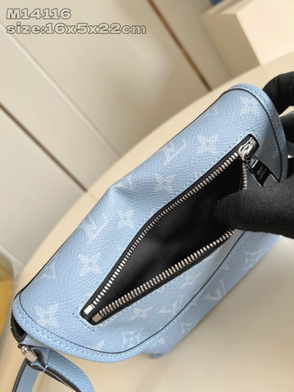Louis Vuitton	Pulse Wearable Wallet