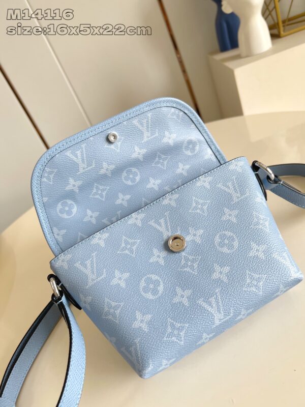 Louis Vuitton	Pulse Wearable Wallet