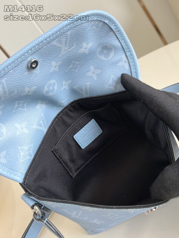 Louis Vuitton	Pulse Wearable Wallet