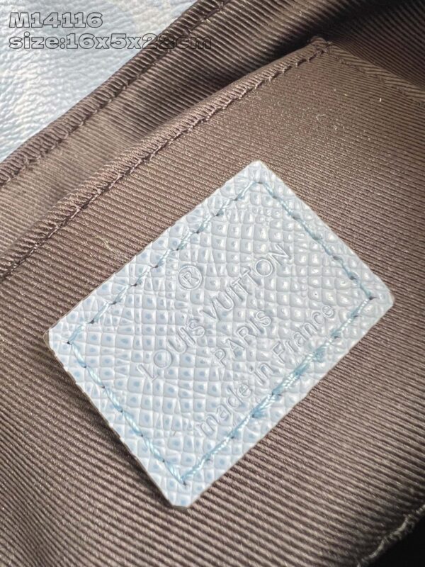 Louis Vuitton	Pulse Wearable Wallet
