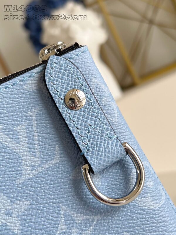Louis Vuitton 	Trio Messenger
