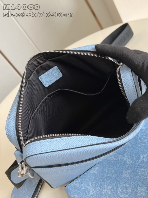 Louis Vuitton 	Trio Messenger