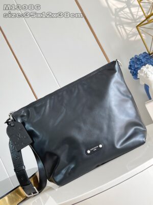 Louis Vuitton	Vagabond Hobo