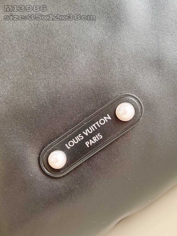 Louis Vuitton	Vagabond Hobo