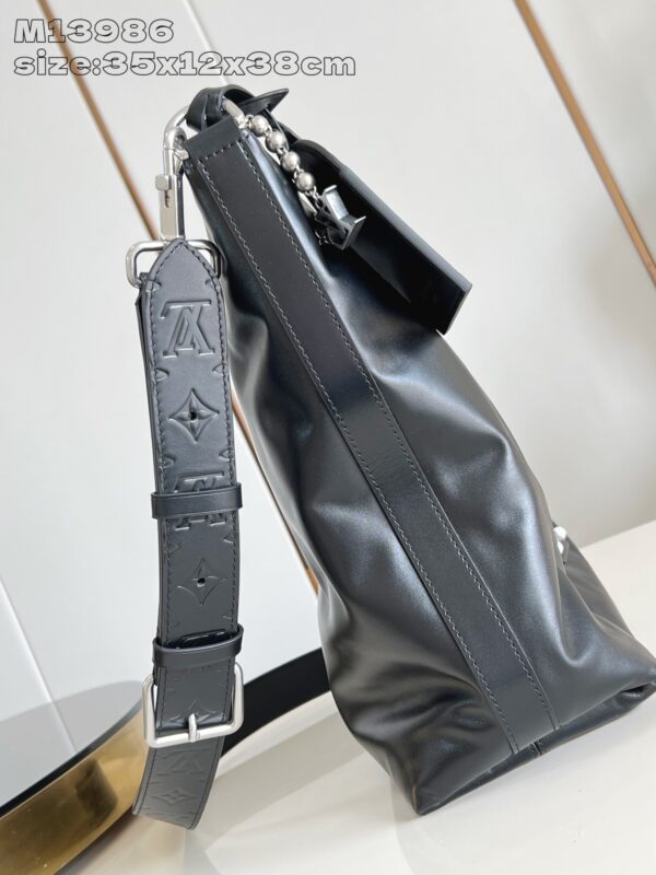 Louis Vuitton	Vagabond Hobo