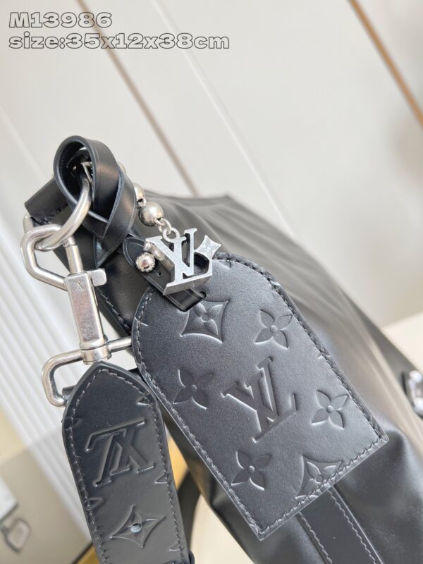 Louis Vuitton	Vagabond Hobo
