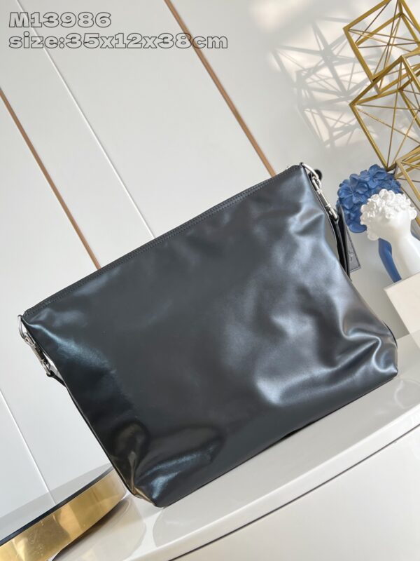 Louis Vuitton	Vagabond Hobo
