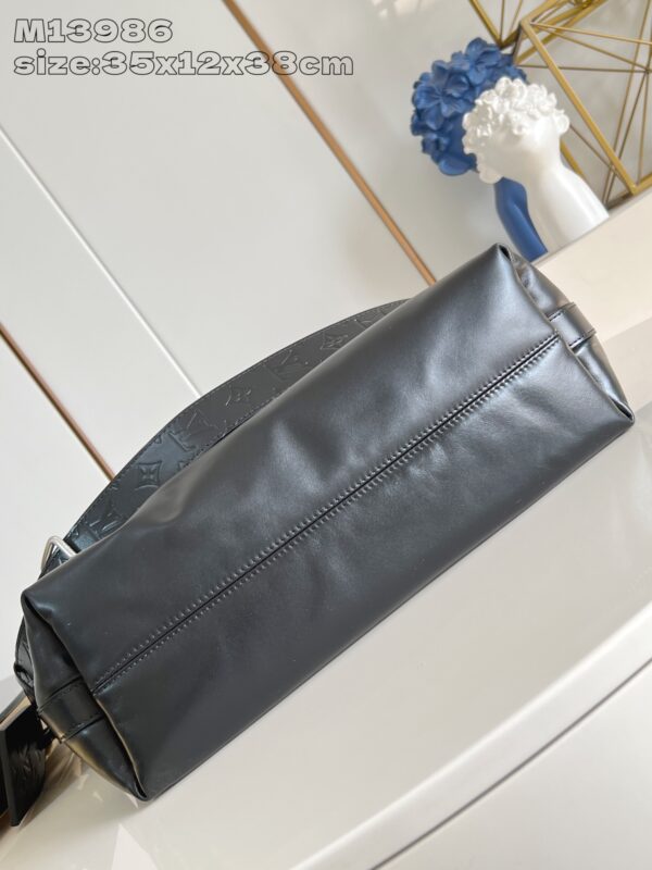 Louis Vuitton	Vagabond Hobo