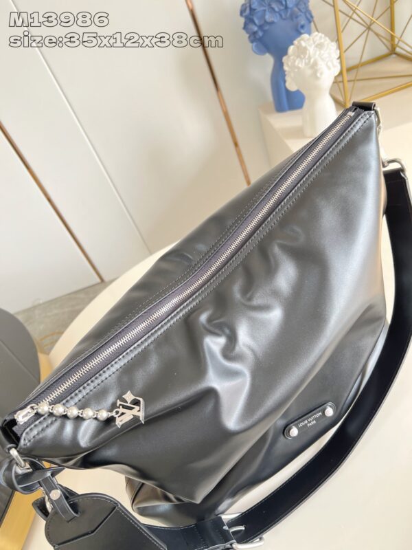 Louis Vuitton	Vagabond Hobo