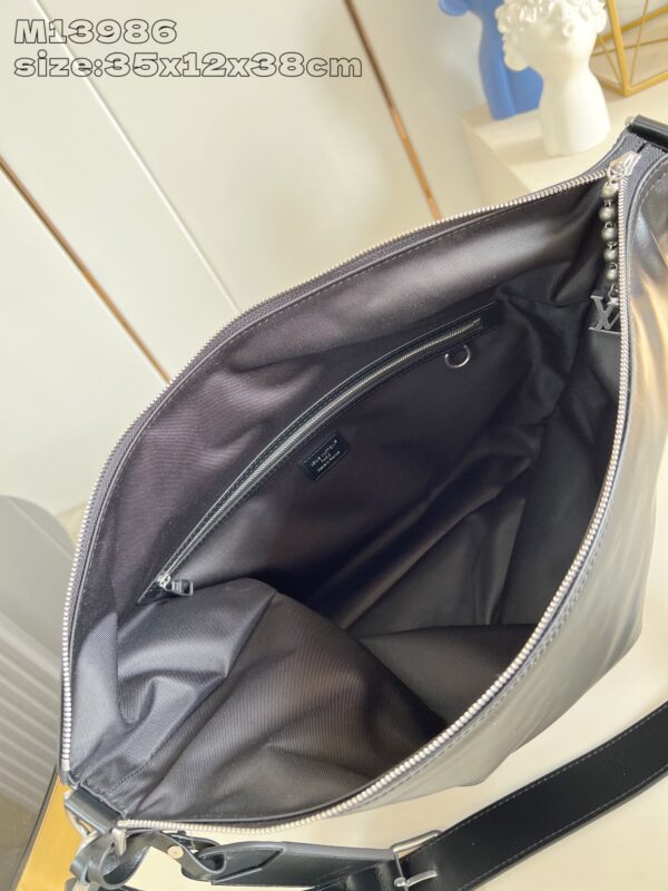 Louis Vuitton	Vagabond Hobo