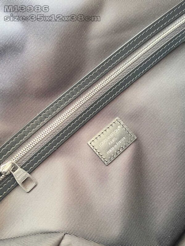Louis Vuitton	Vagabond Hobo