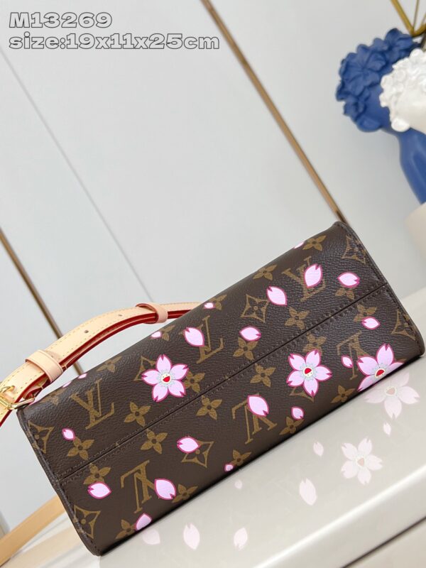 Louis Vuitton	LV x TM OnTheGo PM
