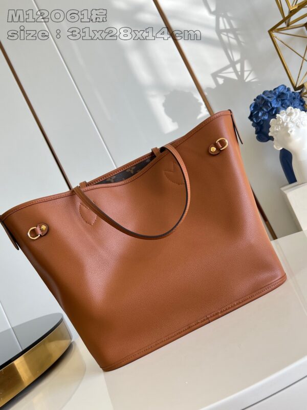 Louis Vuitton 	Neverfull Inside Out MM