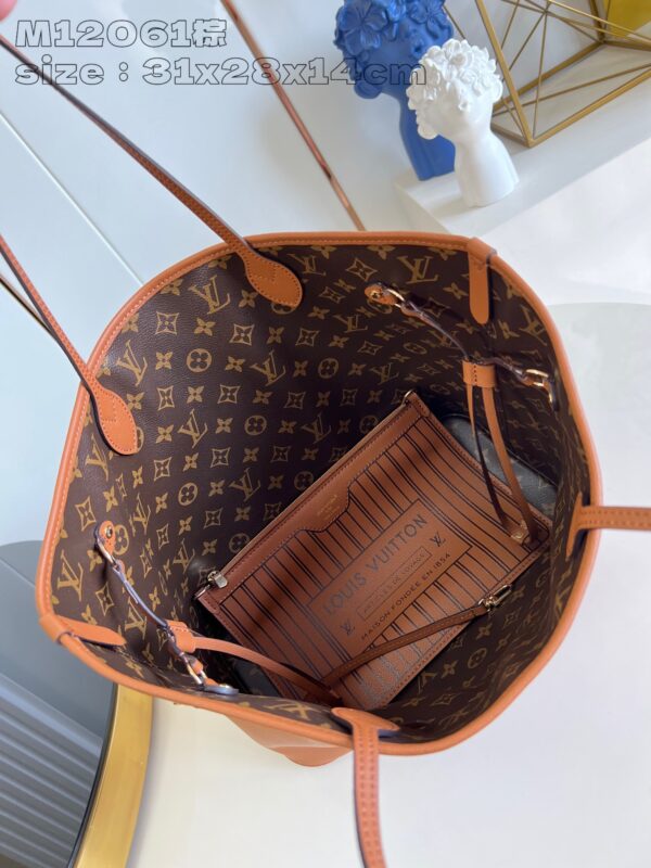 Louis Vuitton 	Neverfull Inside Out MM