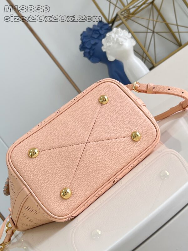 Louis Vuitton	Blossom PM