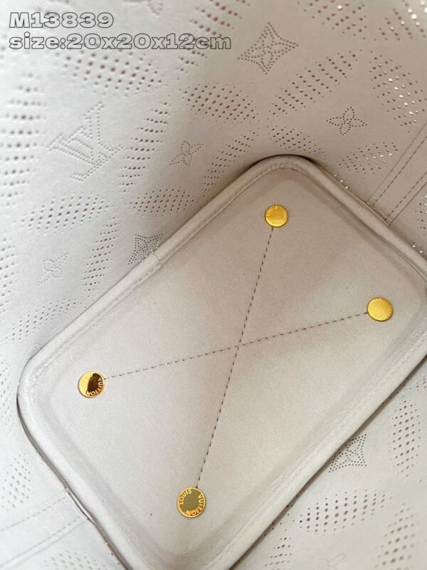 Louis Vuitton	Blossom PM