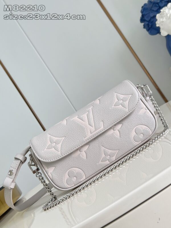 Louis Vuitton	Wallet on Chain Ivy