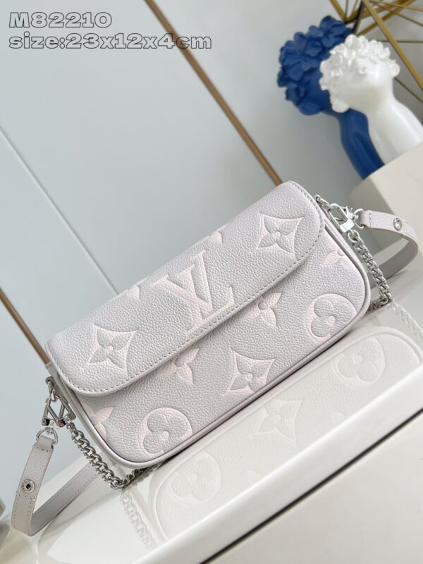 Louis Vuitton	Wallet on Chain Ivy