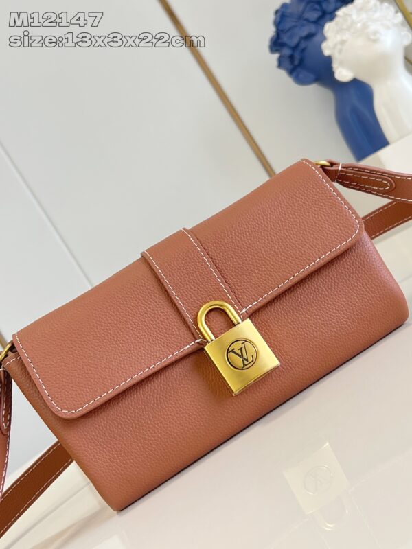 Wallet On Chain Low Key M12147