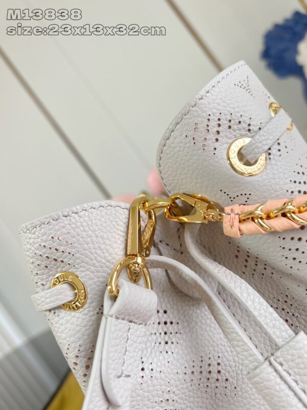 Louis Vuitton	Bella Tote