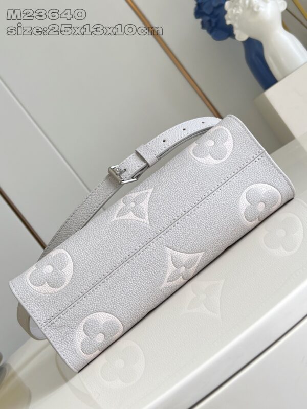Louis Vuitton	OnTheGo East West