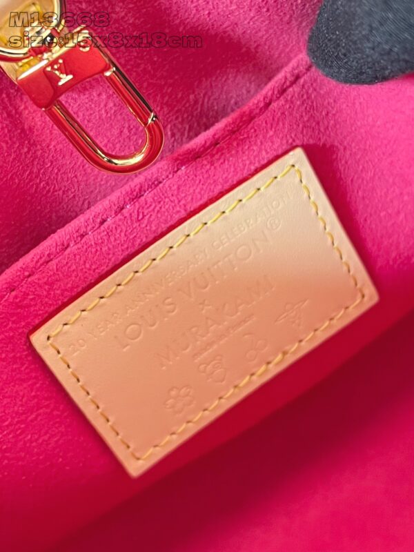 Louis Vuitton	LV x TM OnTheGo BB